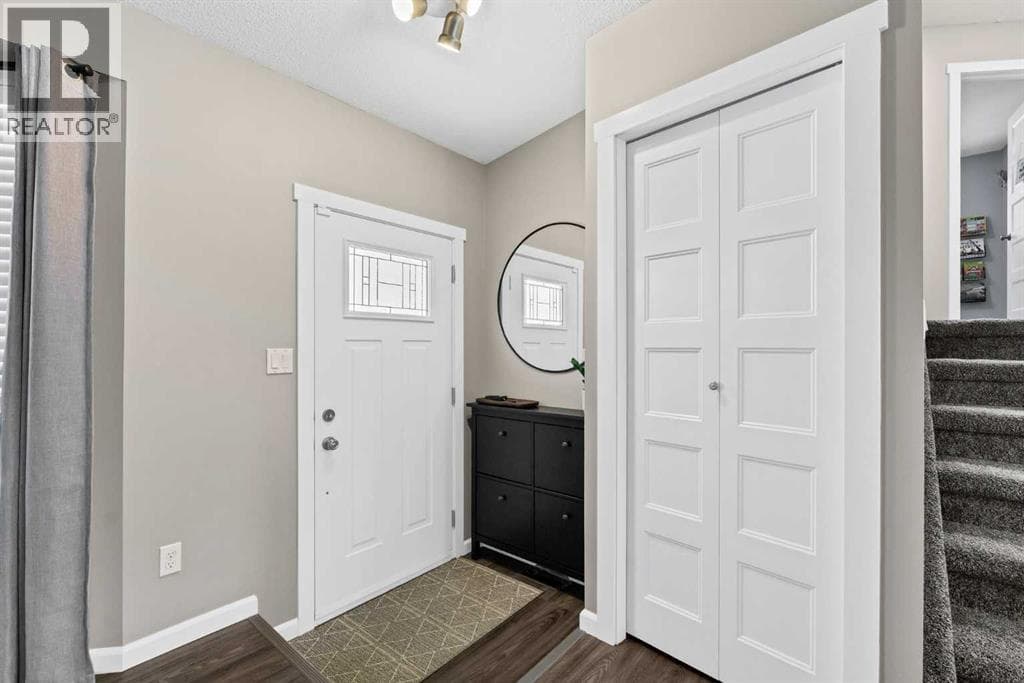 884 Ross Glen Drive SE — photo 3