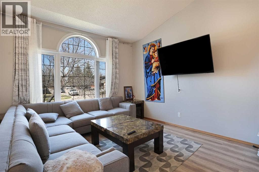 3 Prairie Meadows Road W — photo 5