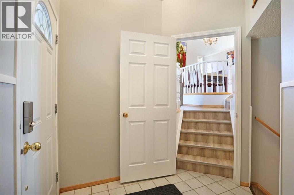 3 Prairie Meadows Road W — photo 4