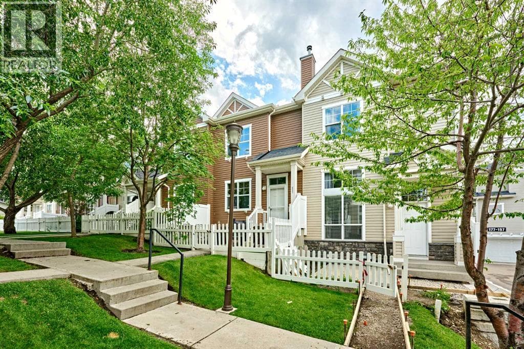 225 ELGIN Gardens SE — photo 4