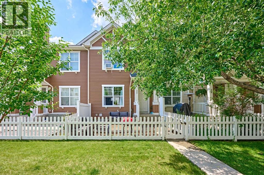 225 ELGIN Gardens SE — photo 3