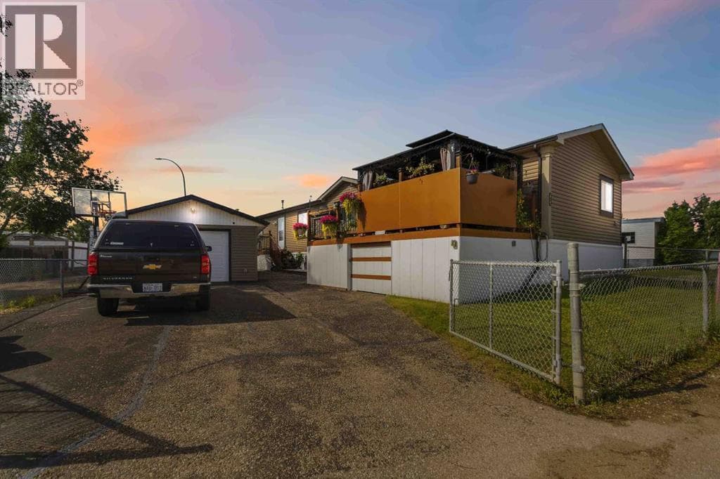 185 Grey Crescent