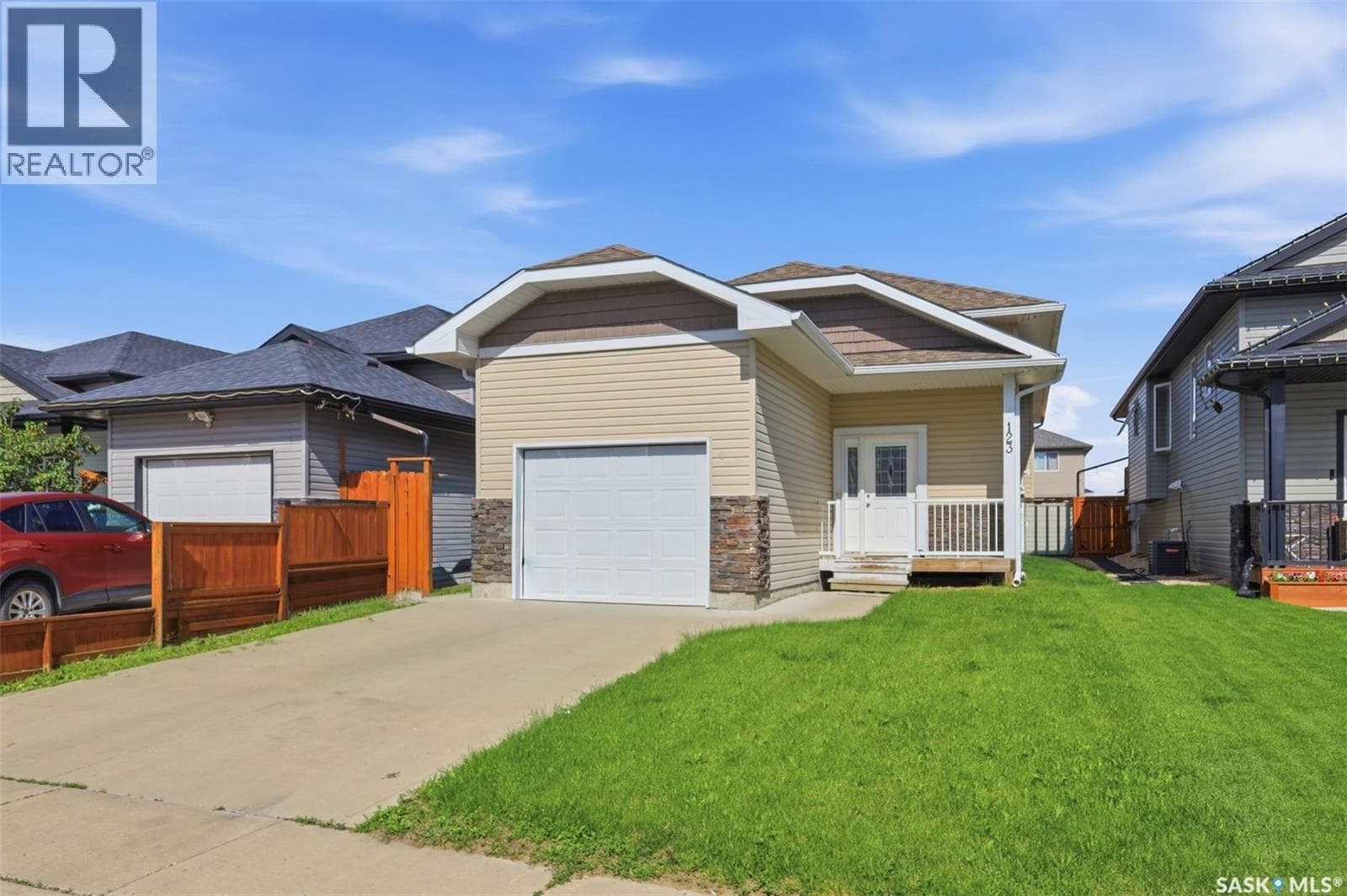 123 Henick CRESCENT — photo 2