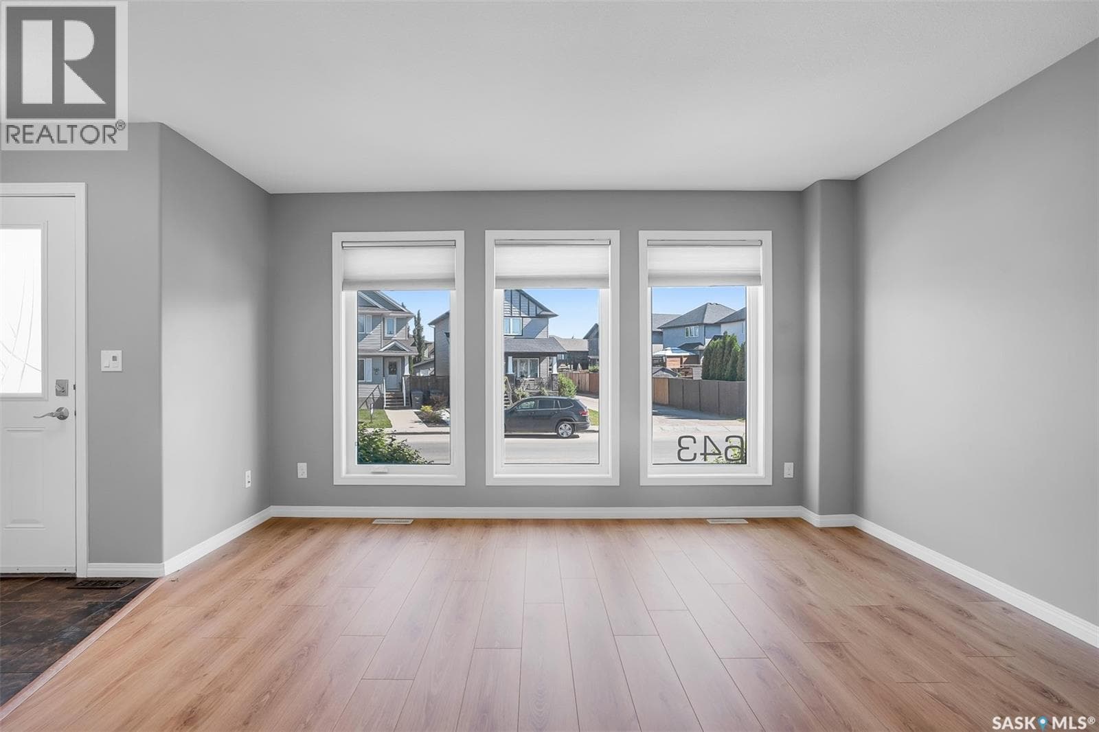 643 Hampton CIRCLE — photo 5