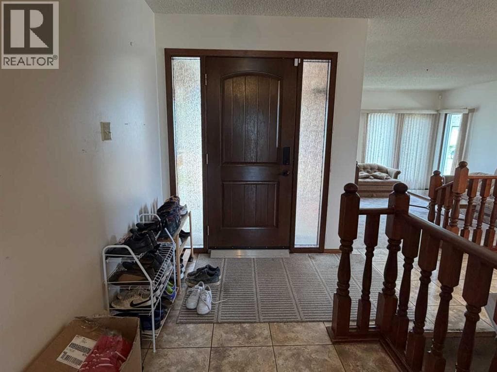 5411 46 Street — photo 2