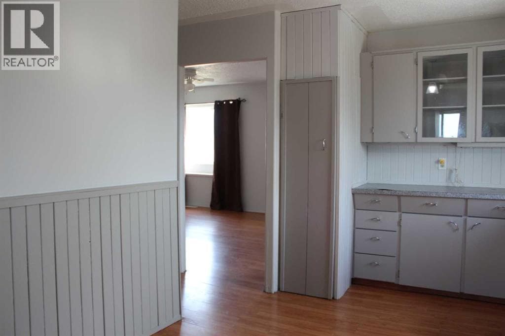 #208 Main Street — photo 3
