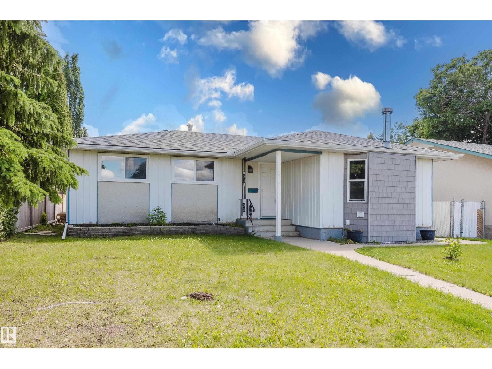 8707 151 AV NW — photo 3