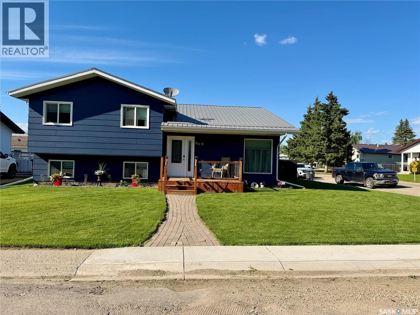 219 4th AVENUE E