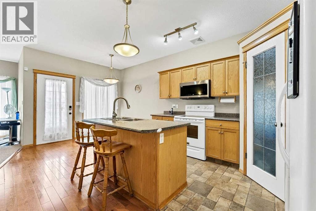 305 5 Avenue SW — photo 5