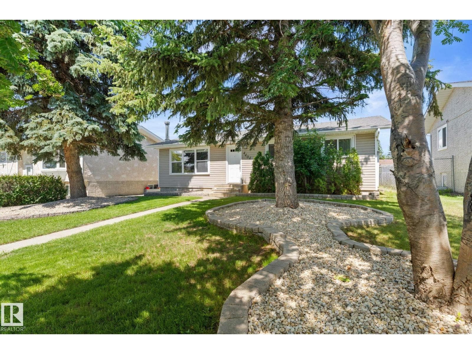 4404 42B AV — photo 2