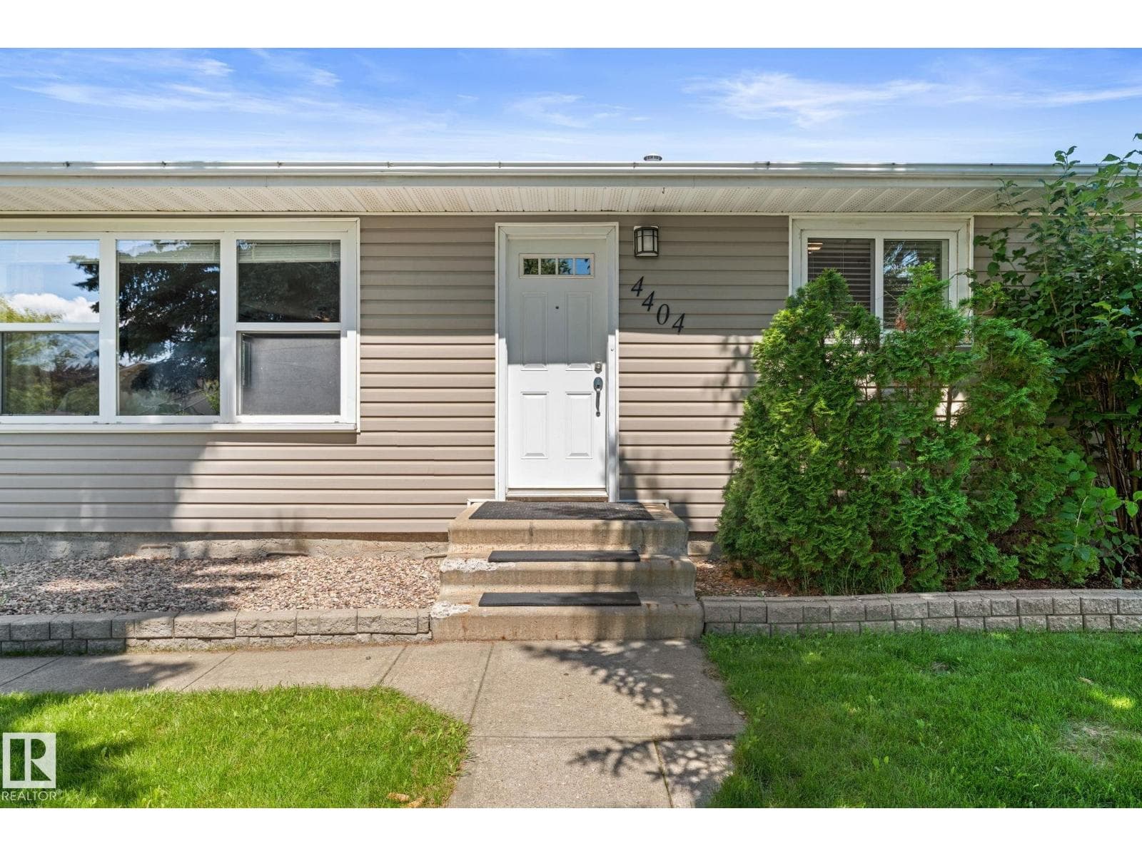 4404 42B AV — photo 3