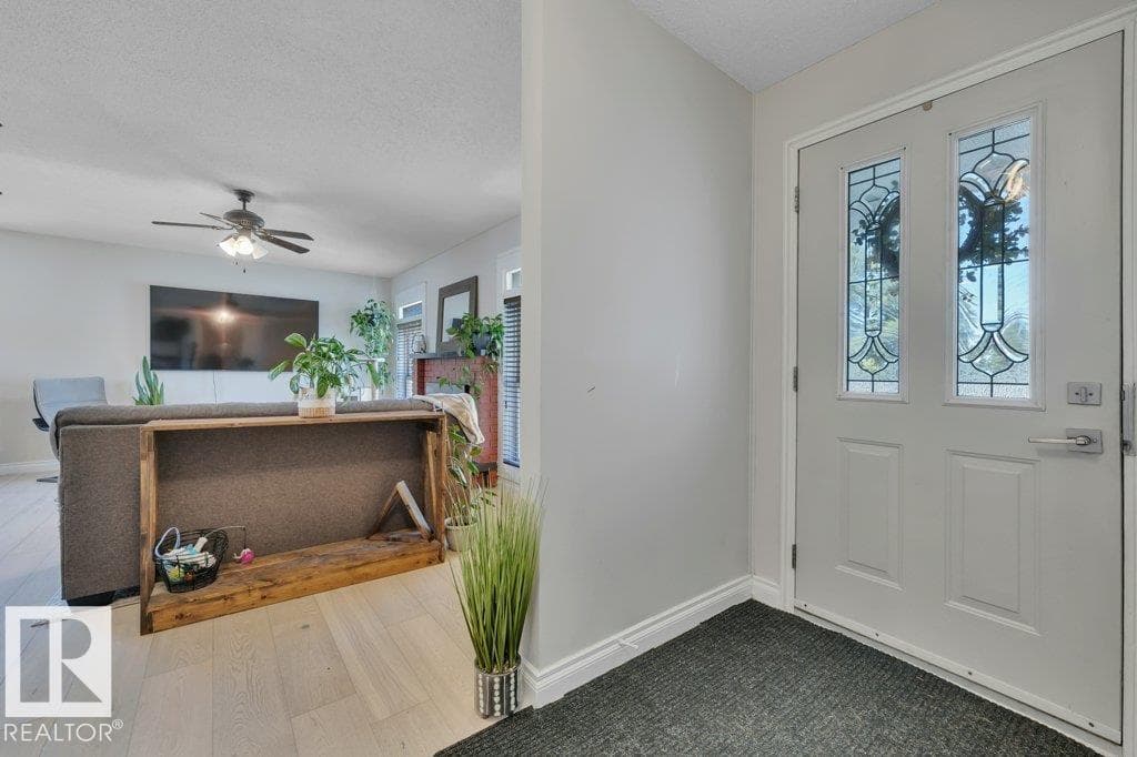 4501 39 AV — photo 4
