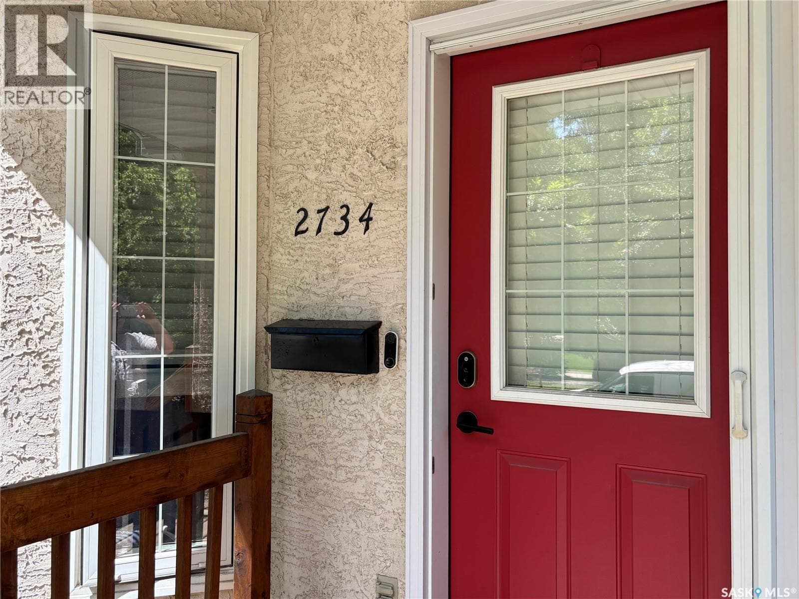 2734 Victoria AVENUE — photo 3