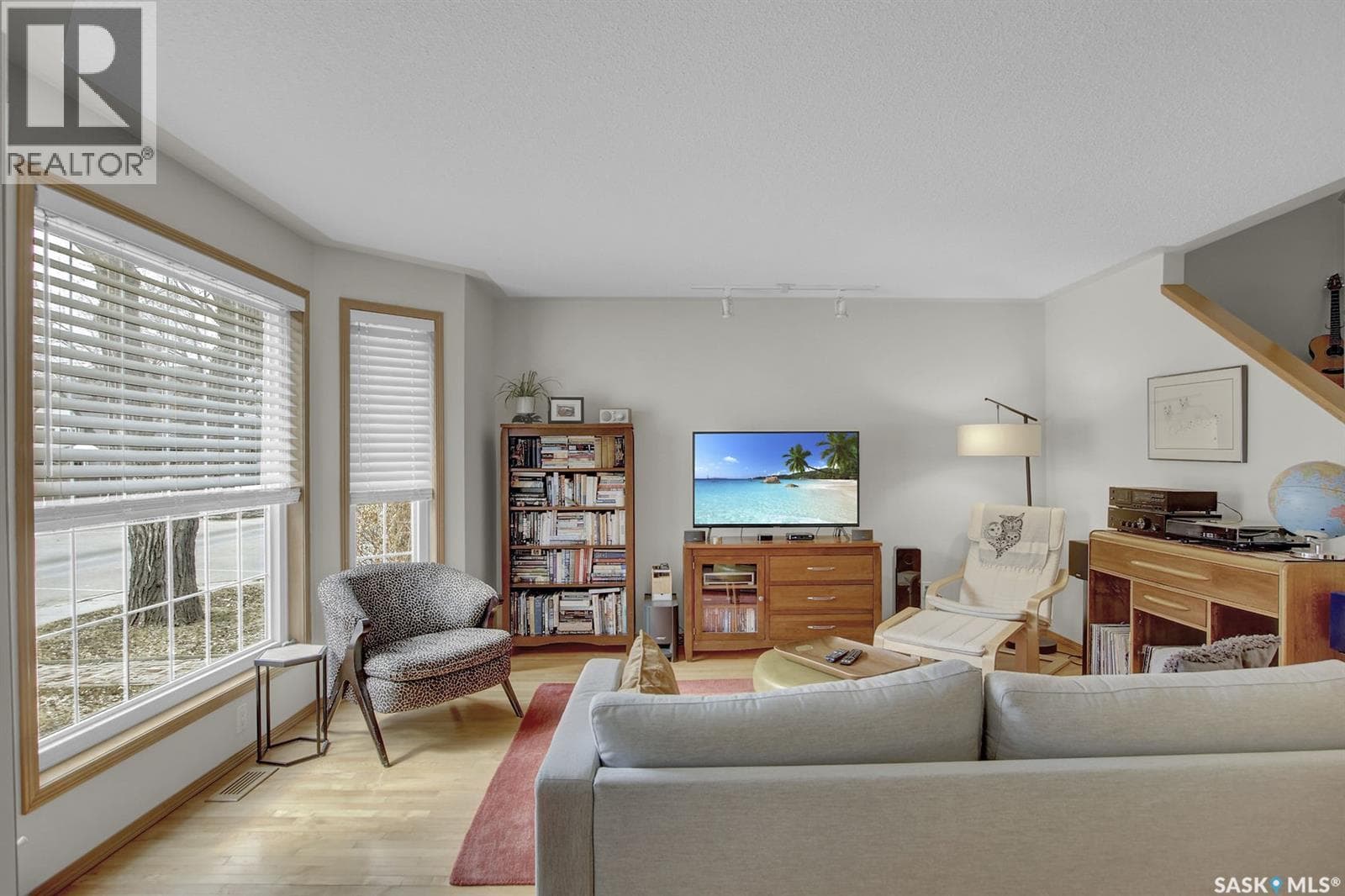 2734 Victoria AVENUE — photo 4