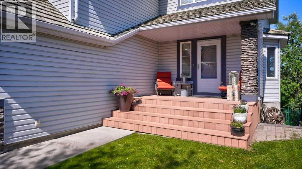 537 Douglas Glen Point SE — photo 2