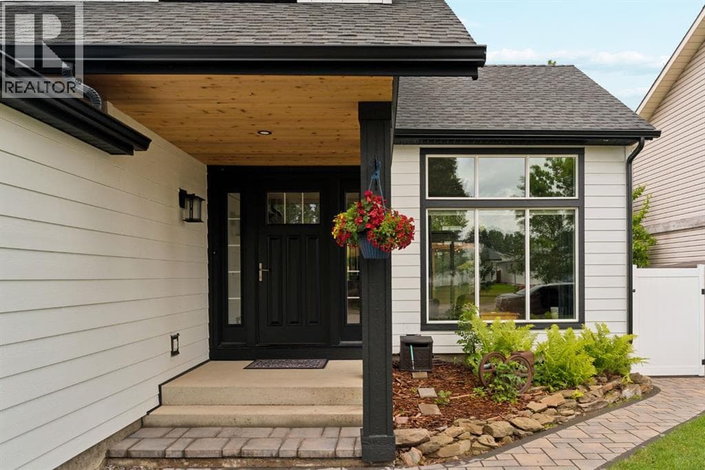 692 Woodpark Boulevard SW — photo 3