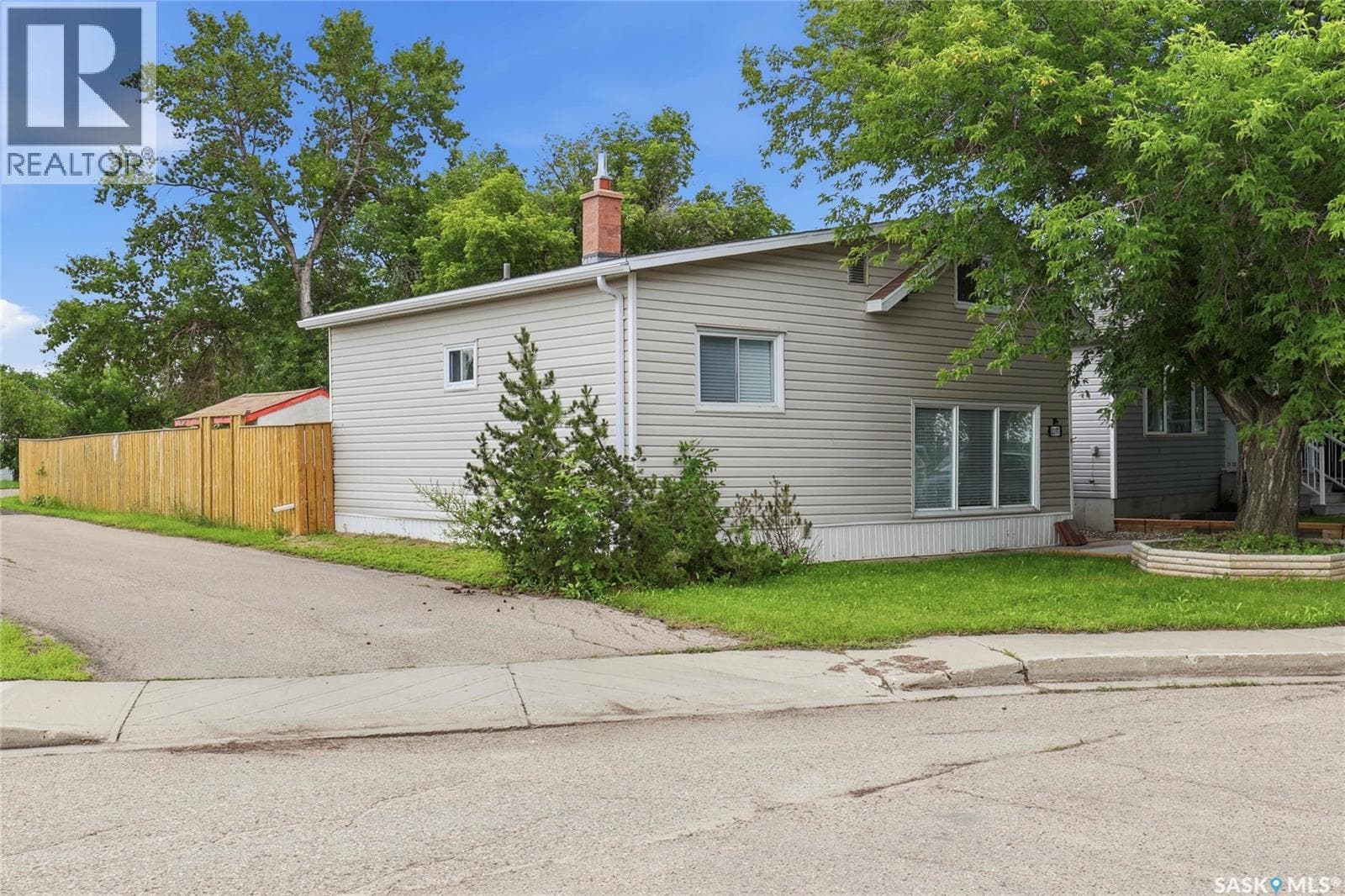 2157 Francis STREET — photo 2