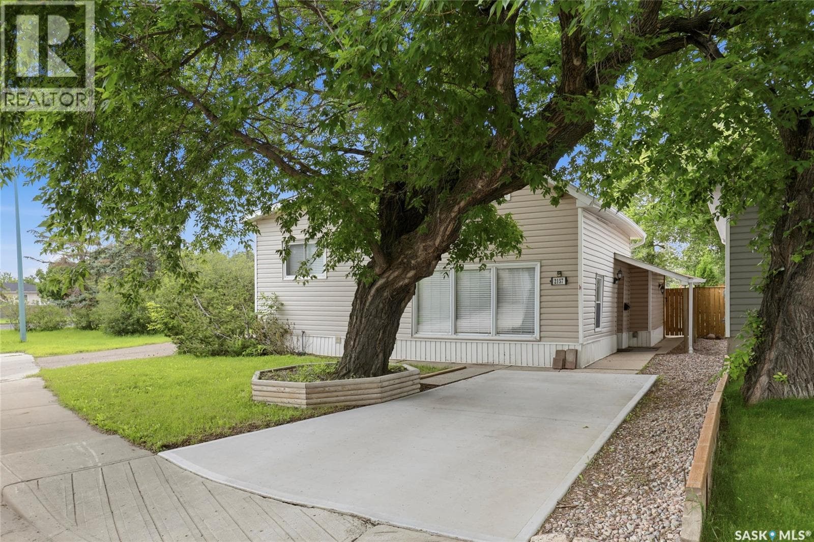 2157 Francis STREET — photo 4