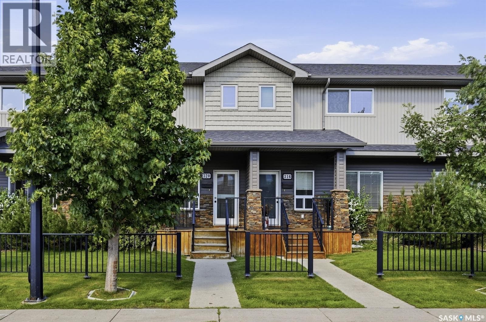 320 Willowgrove LANE