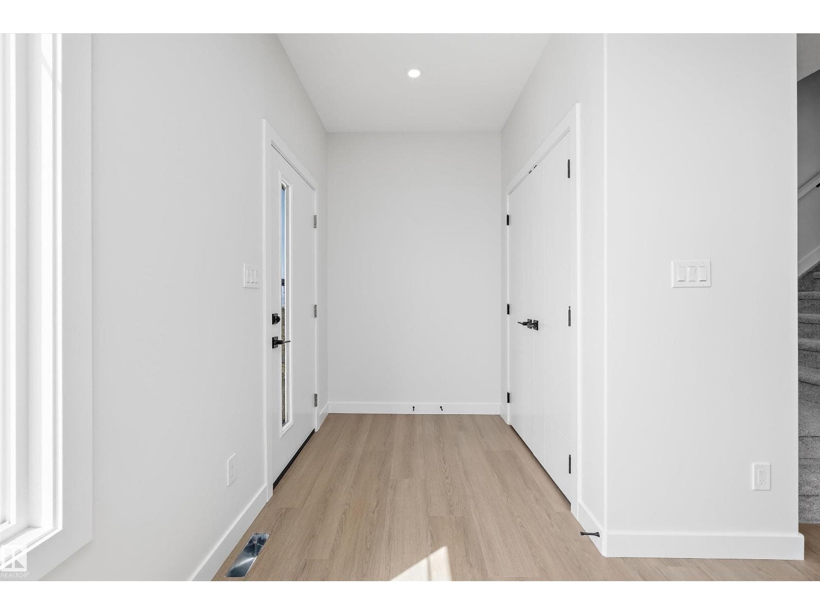 523 Robinson BV — photo 2
