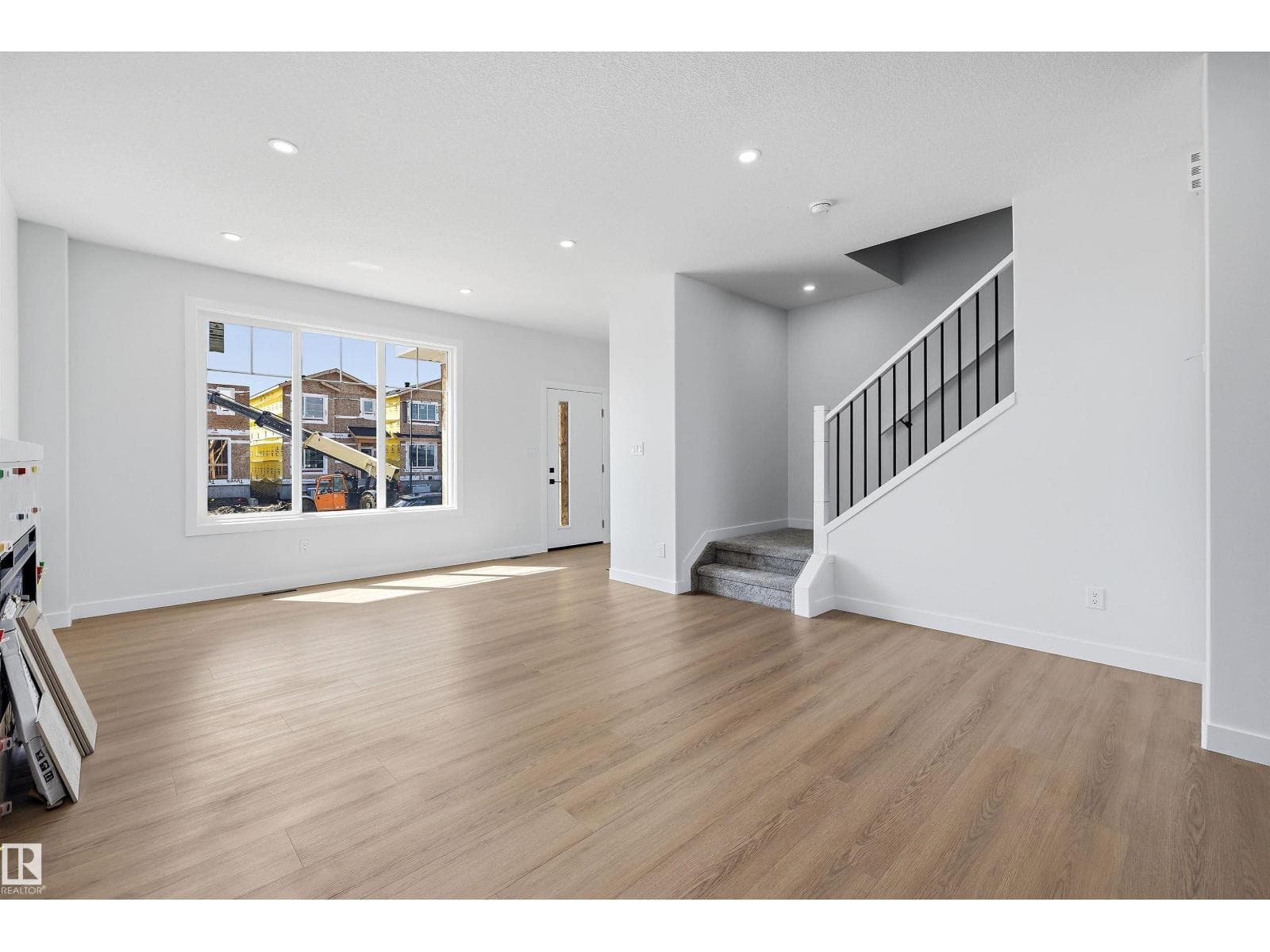 523 Robinson BV — photo 4