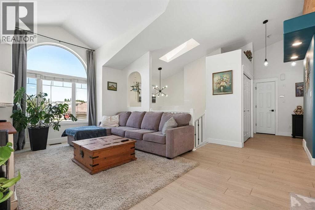 27 Firelight Way W — photo 4