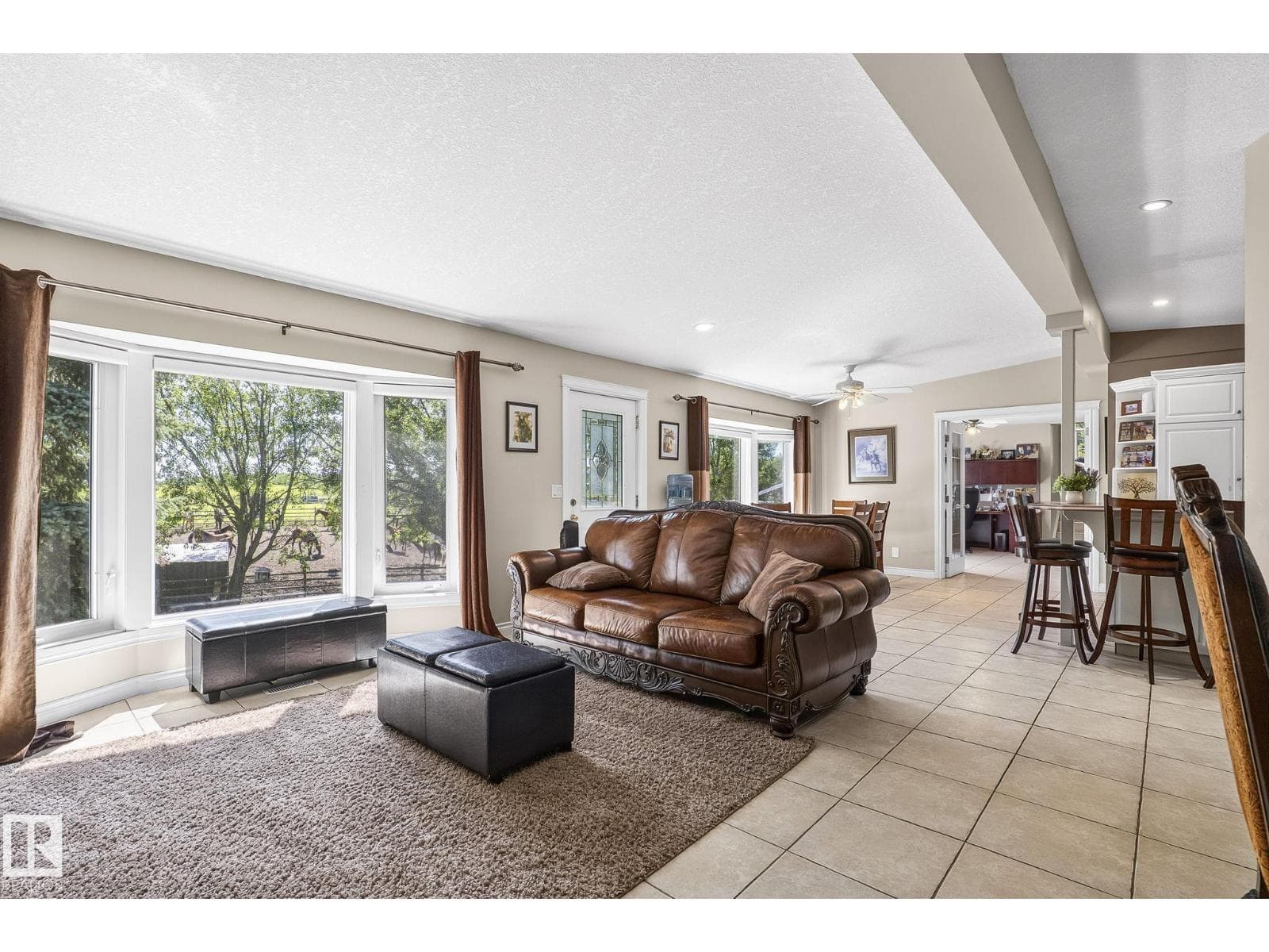 860 41 AV SW — photo 5