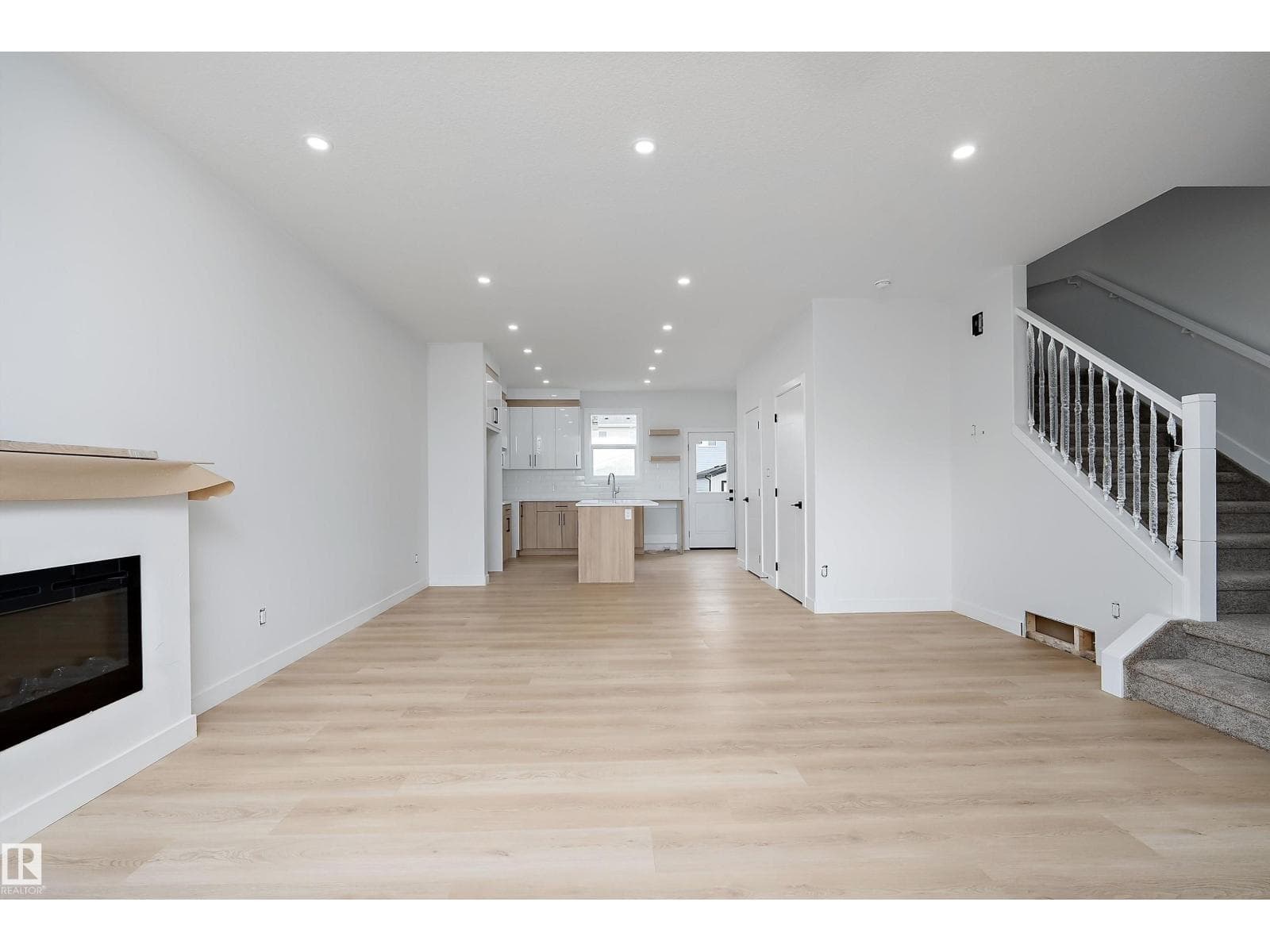 525 Robinson BV — photo 4