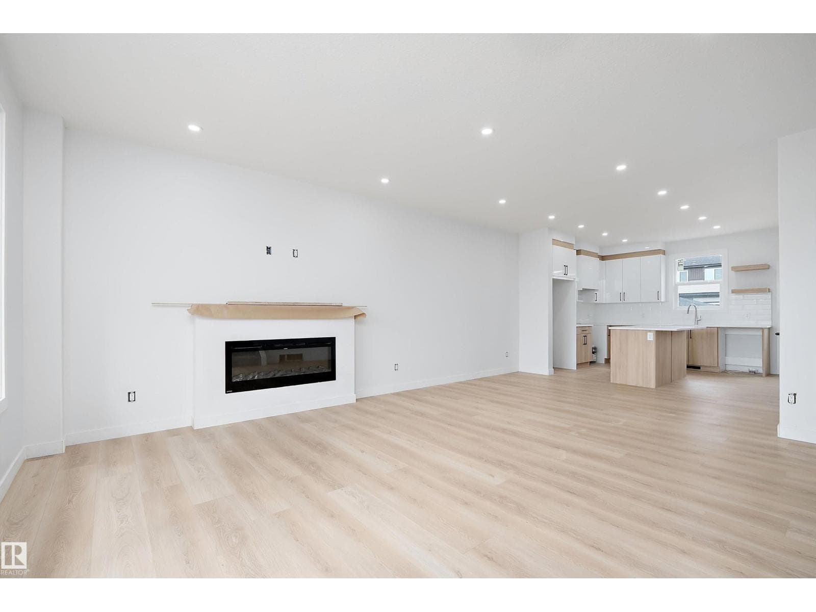 525 Robinson BV — photo 3