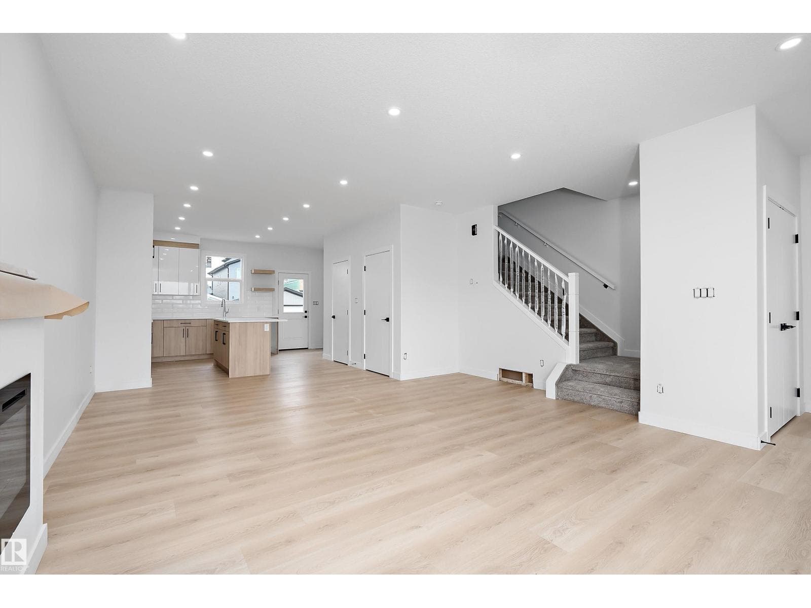 525 Robinson BV — photo 5