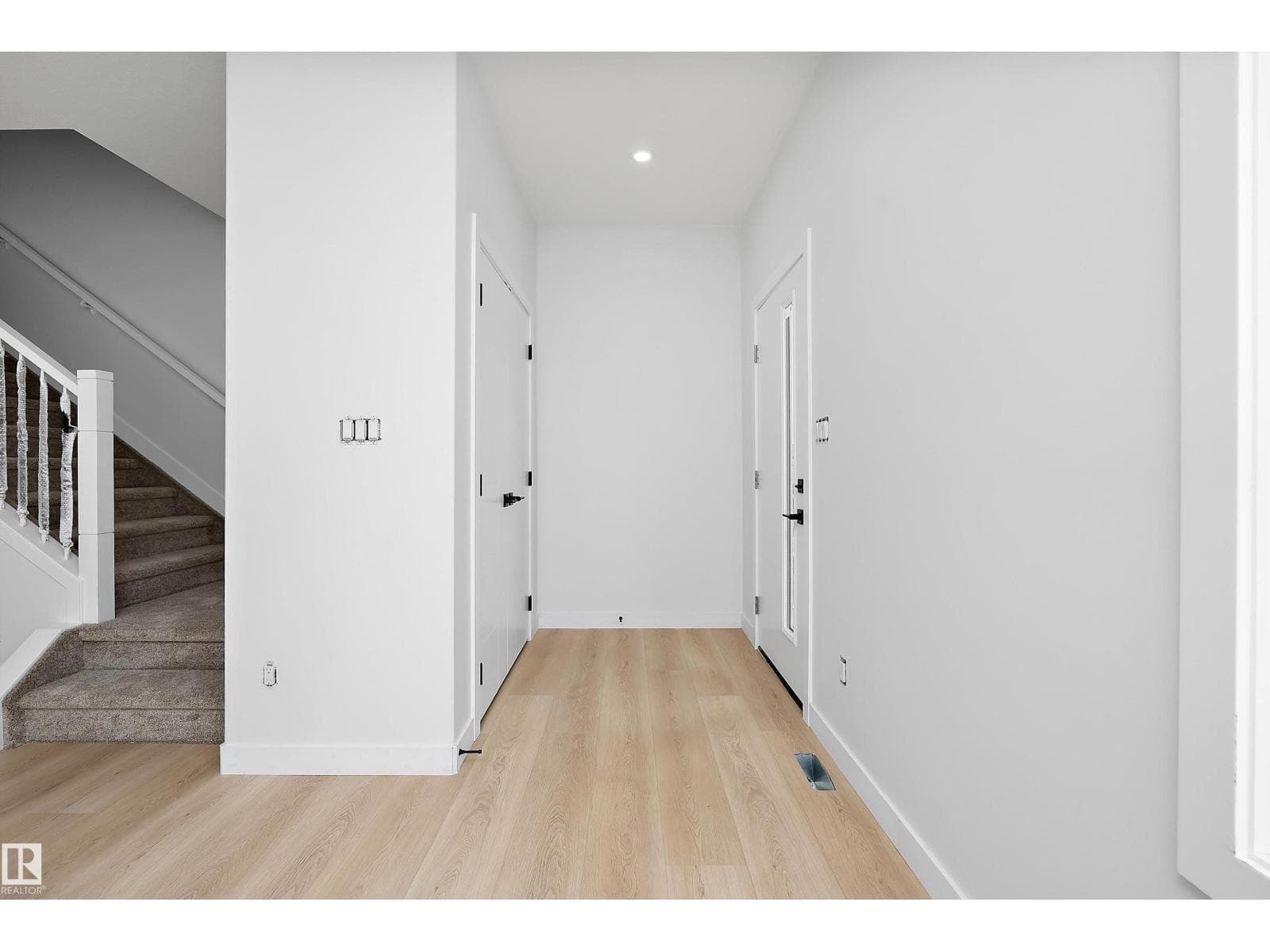 525 Robinson BV — photo 2
