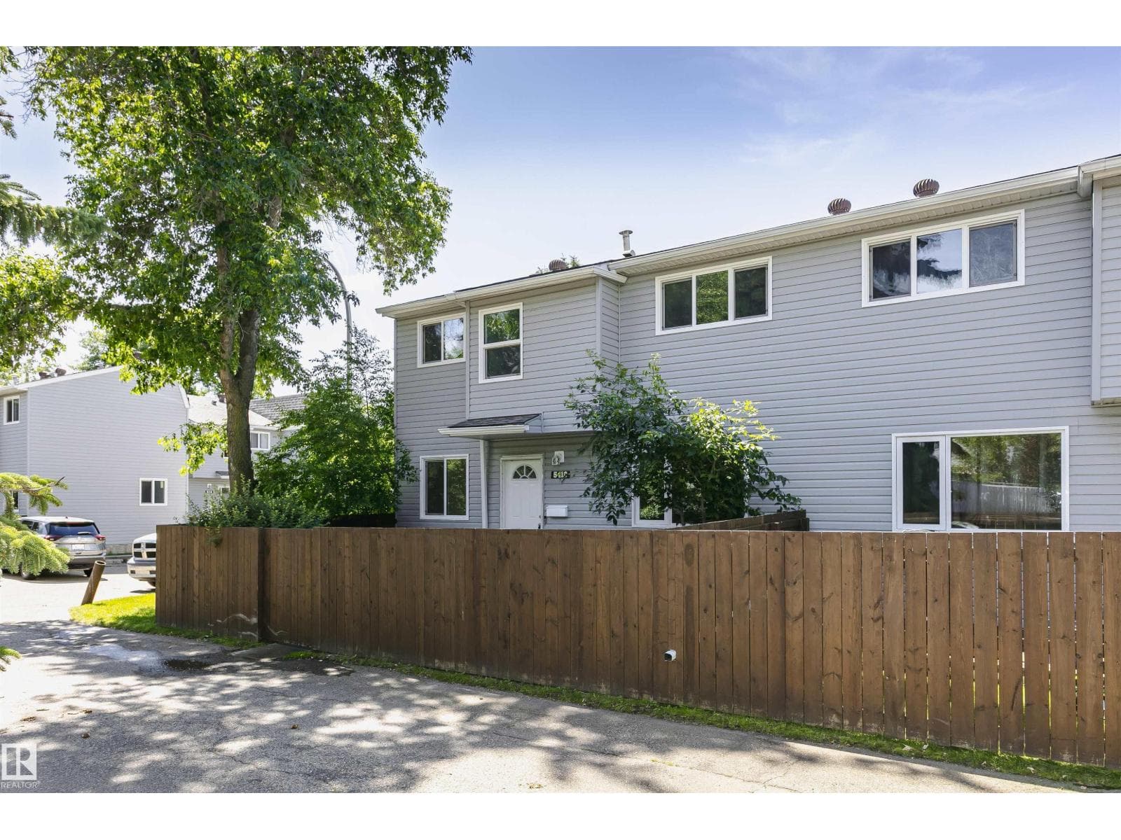 5418 144B AV NW — photo 2