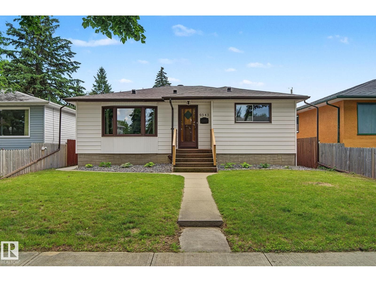 9545 65 AV NW — photo 2
