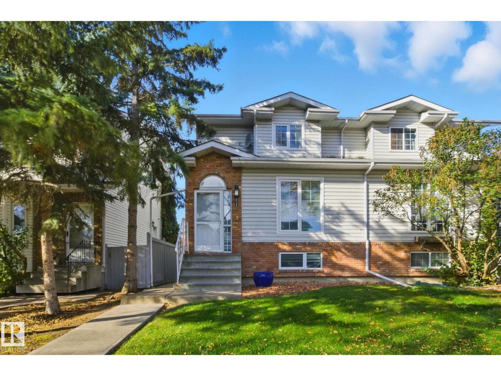 10718 122 ST NW