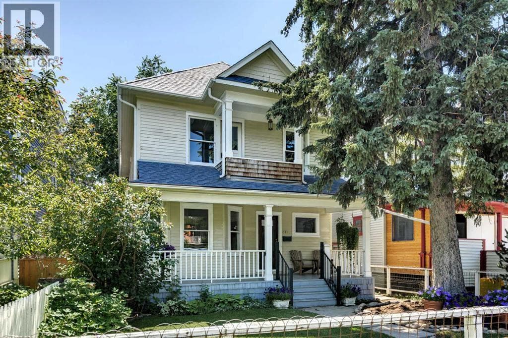531 21 Avenue SW — photo 2