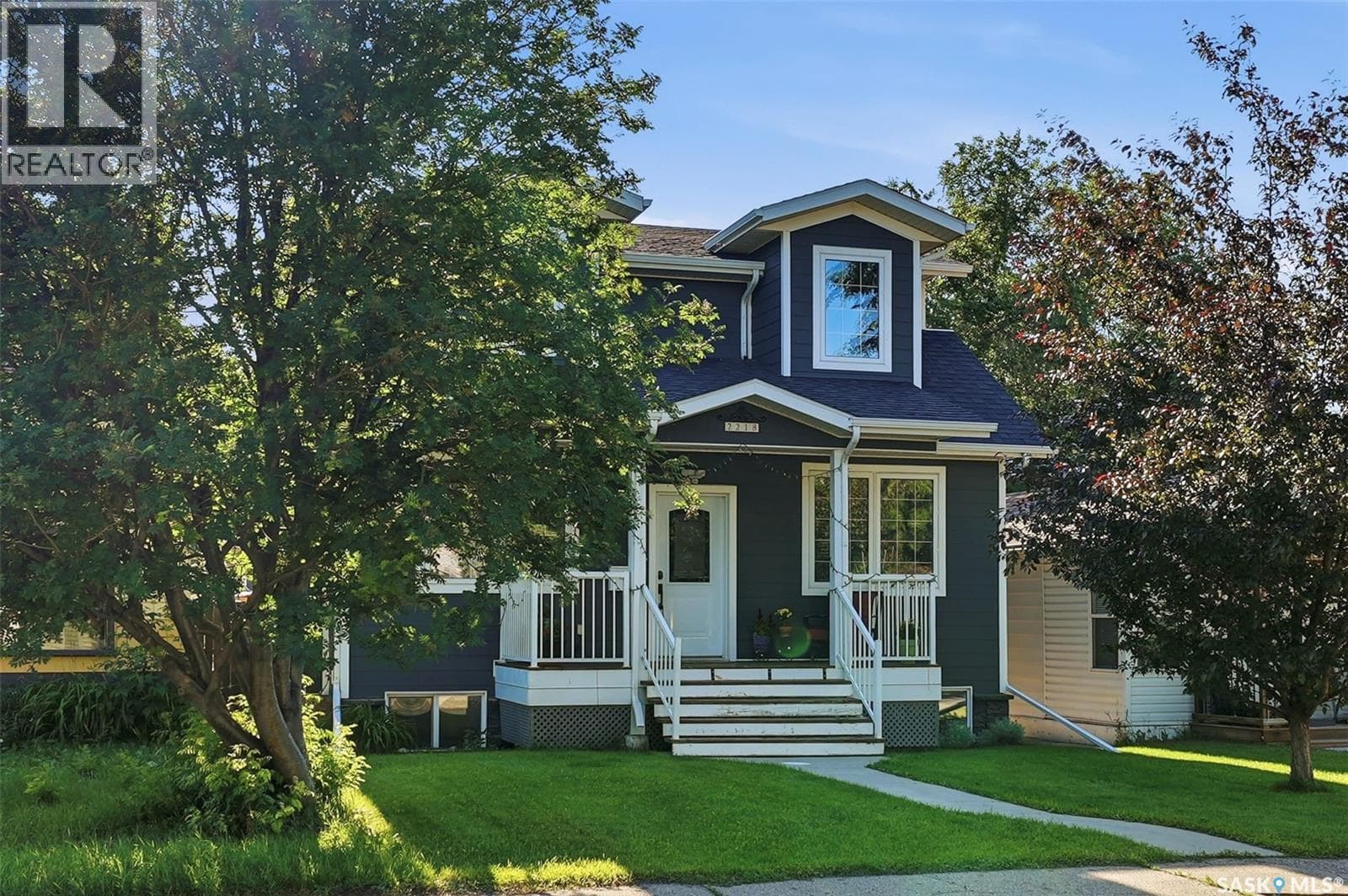 2218 St Andrews AVENUE — photo 2