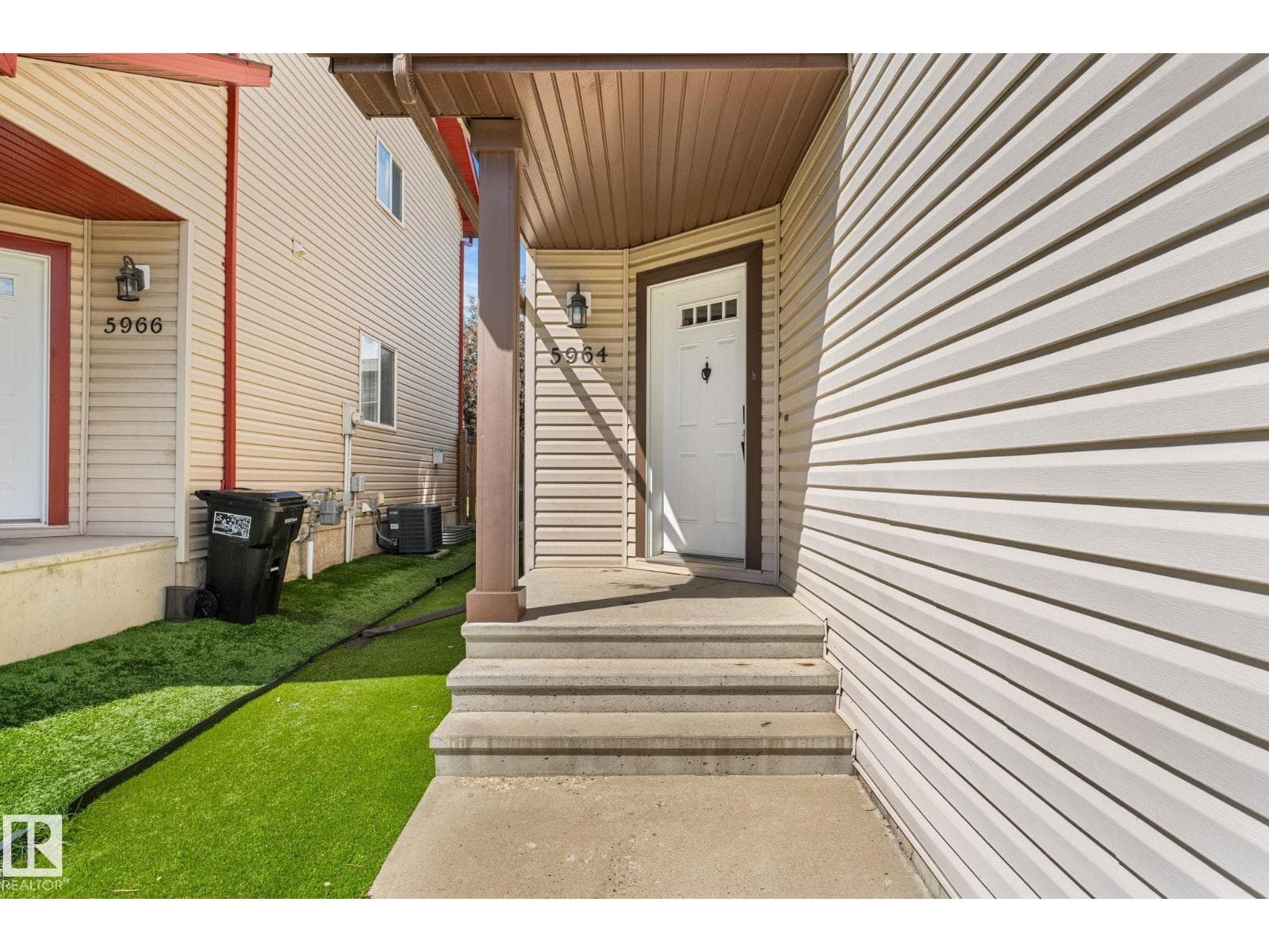 5964 164 AV NW — photo 2