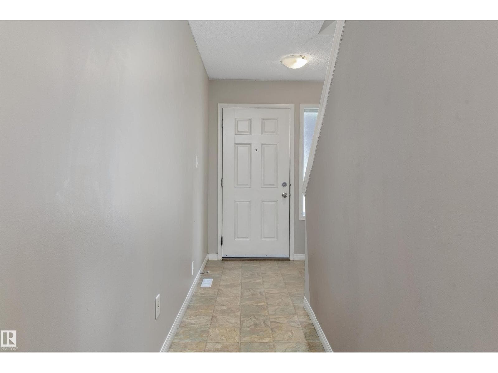 #56 130 HYNDMAN CR NW — photo 4