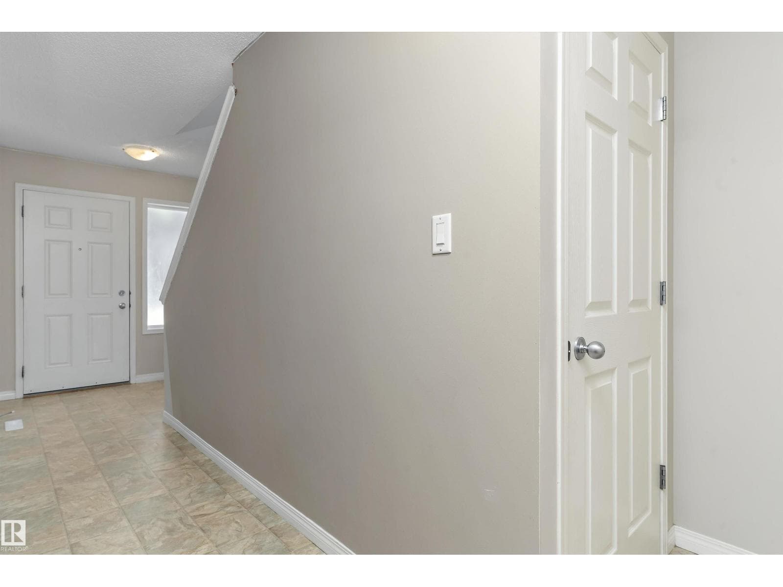 #56 130 HYNDMAN CR NW — photo 5