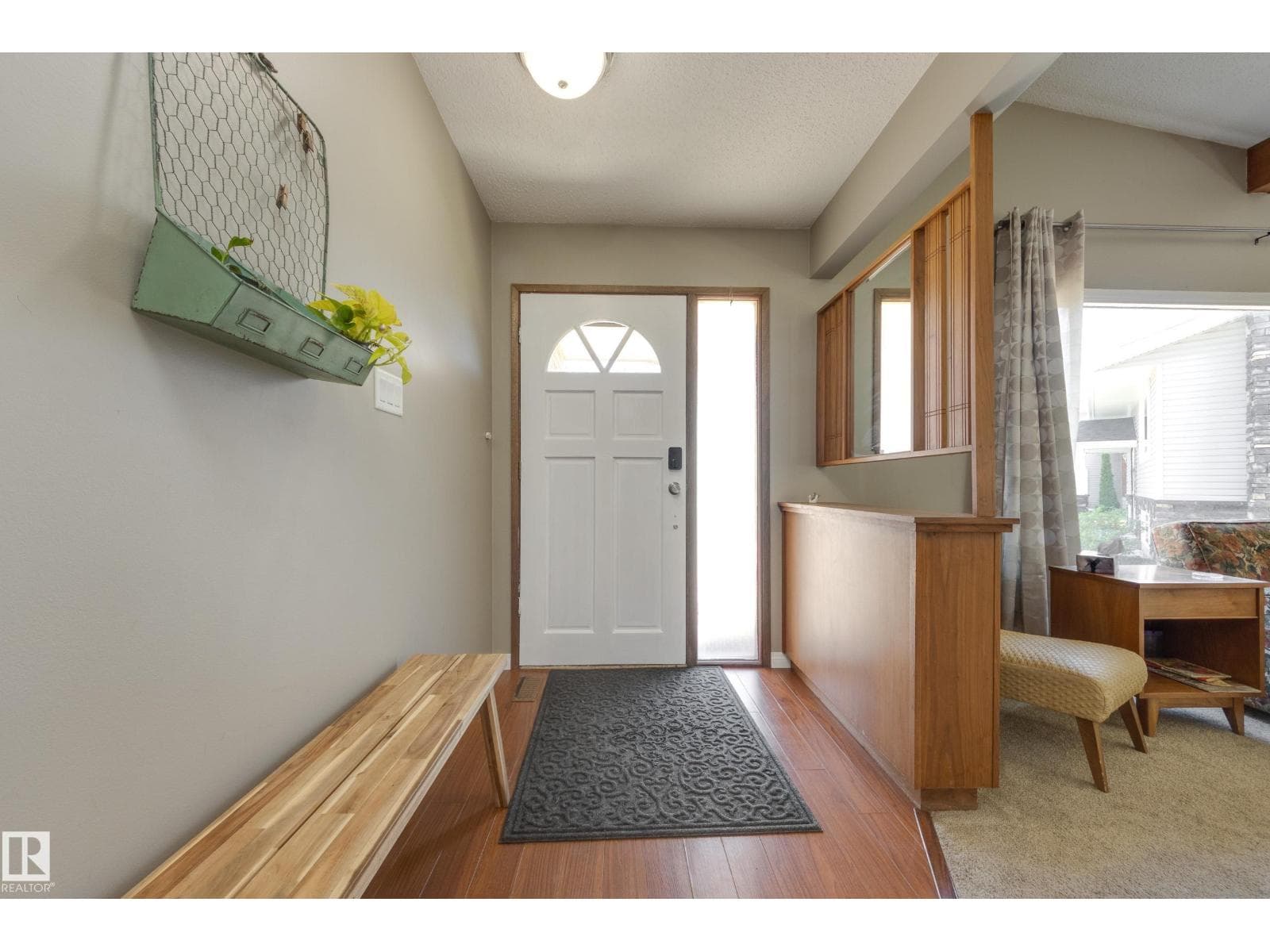 10527 32 AV NW — photo 2