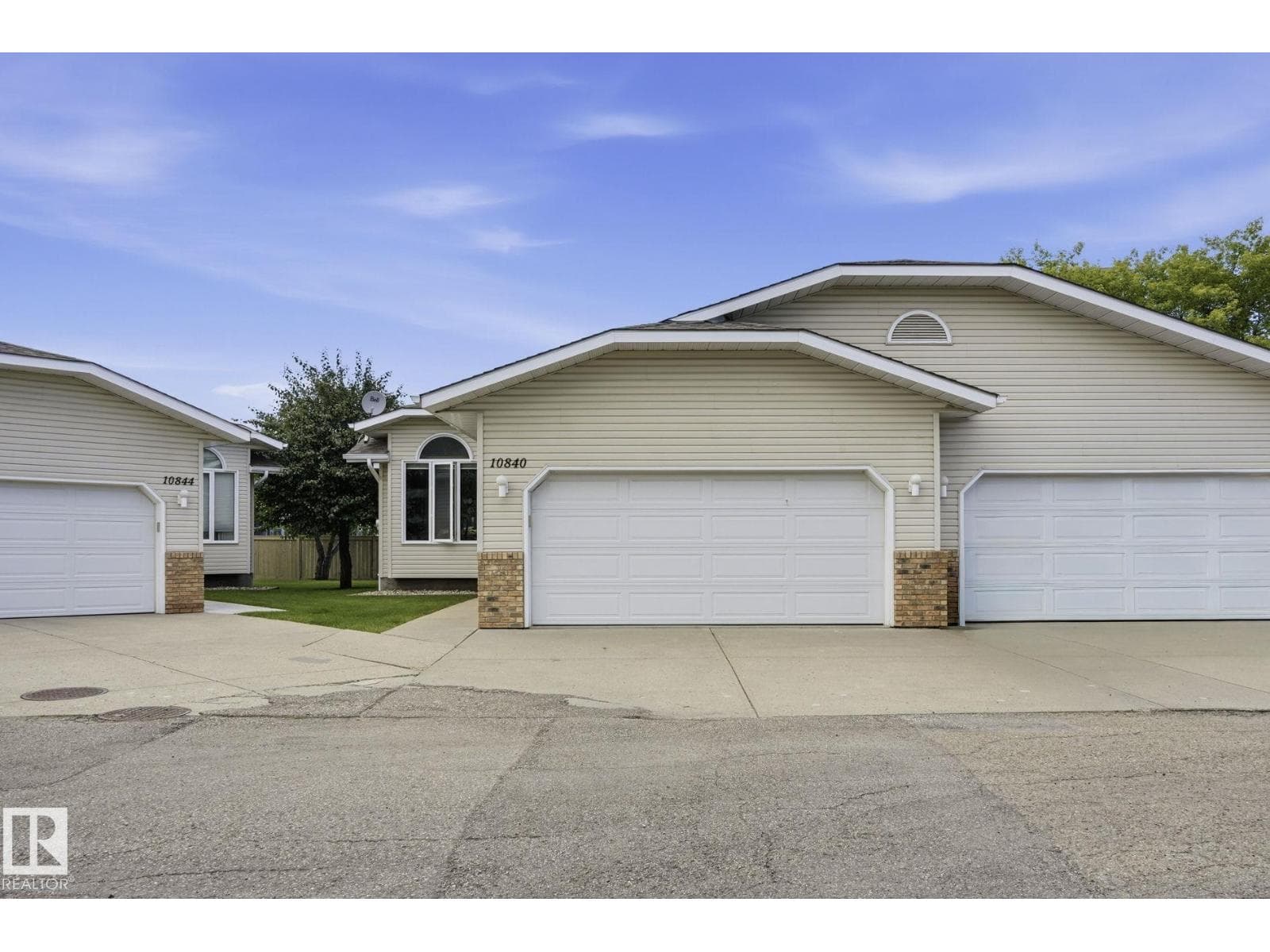 10840 25 AV NW
