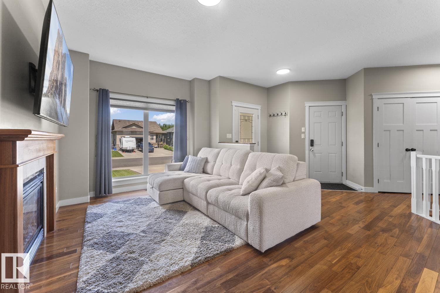 5911 Meadow WY — photo 3