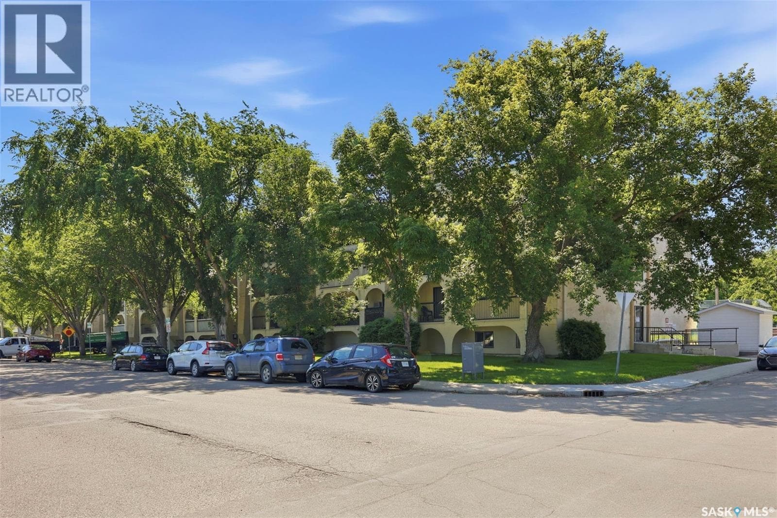 410 610 Hilliard STREET W — photo 2