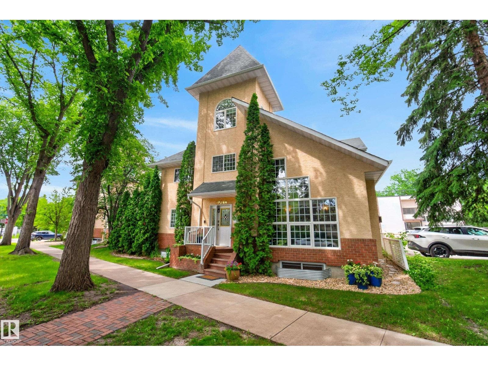 10746 University AV NW NW