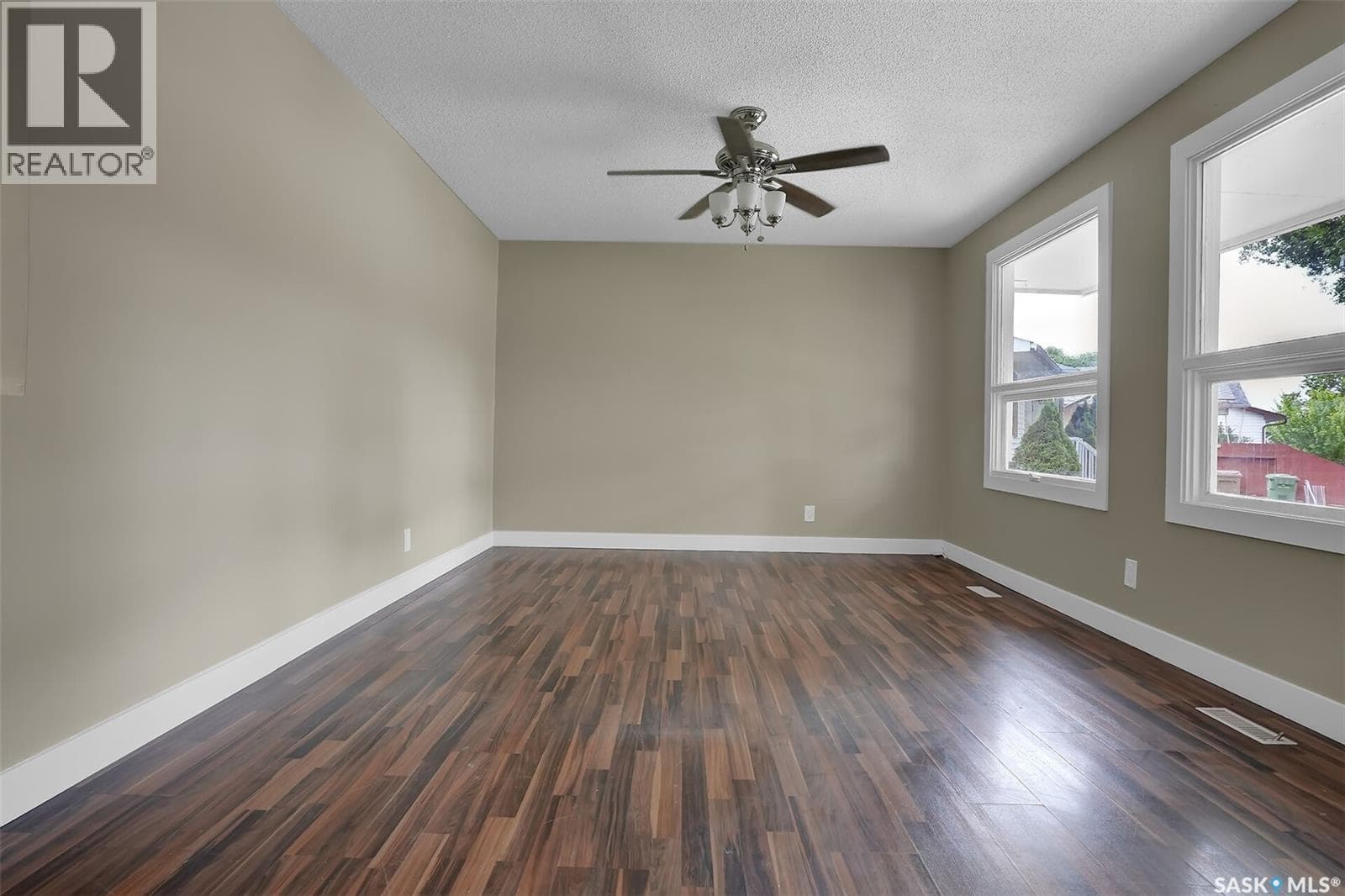 34 Armstrong BAY — photo 3