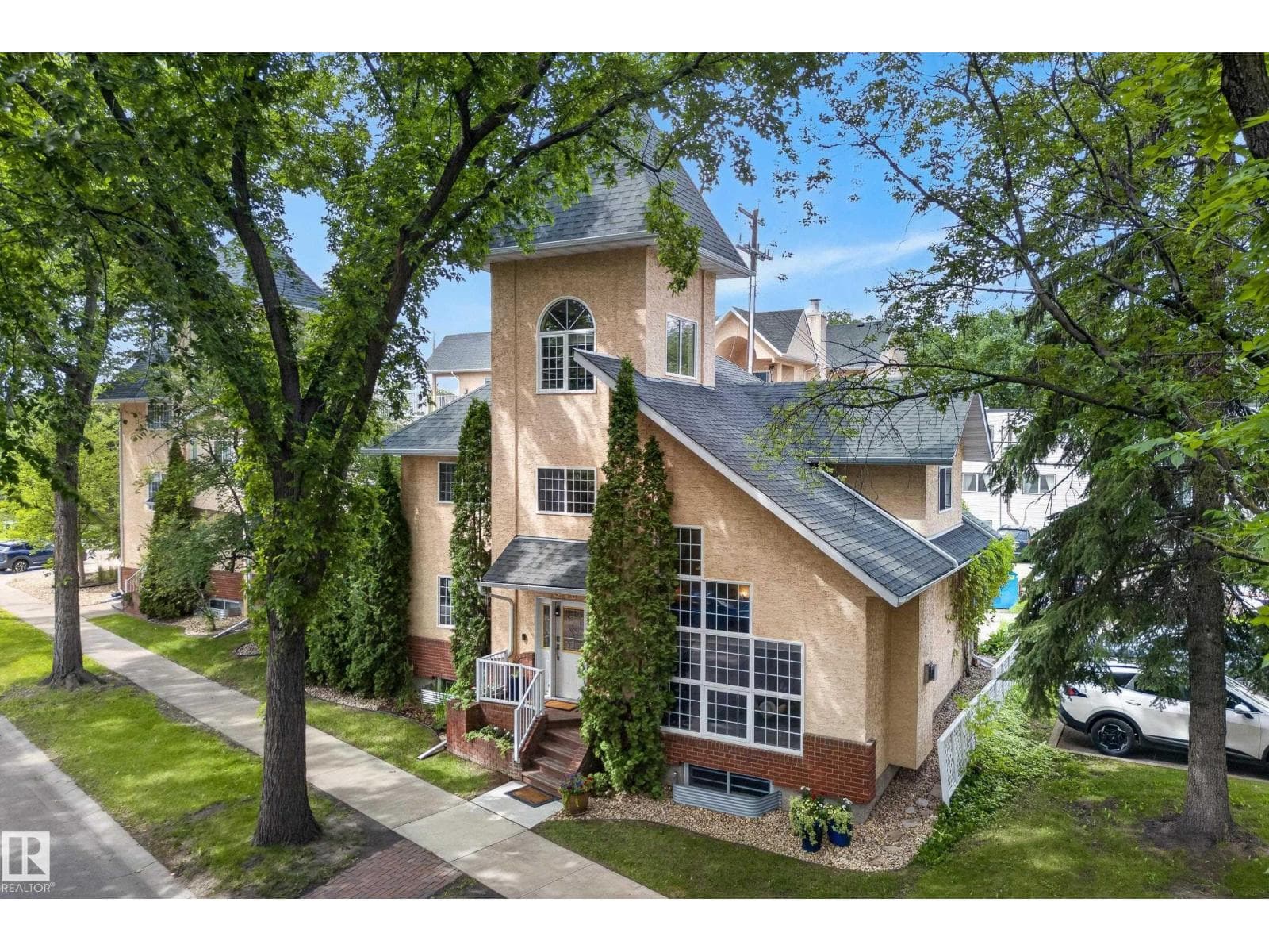 10746 University AV NW NW — photo 2