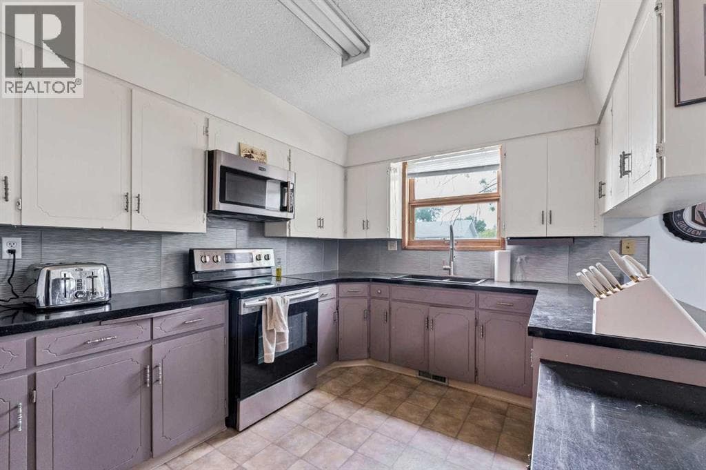 213 6 Street SE — photo 3