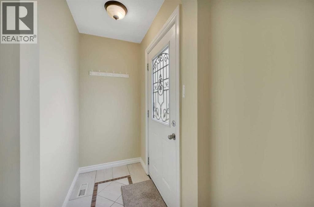 4030 51A Street — photo 4