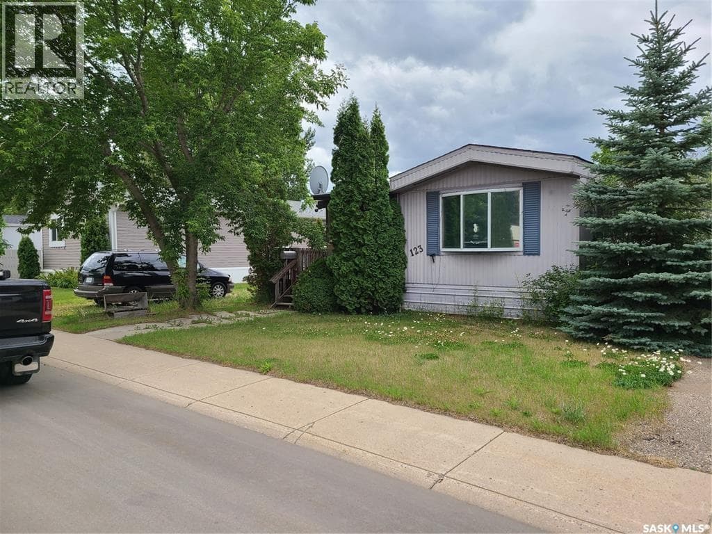 123 Lochrie CRESCENT