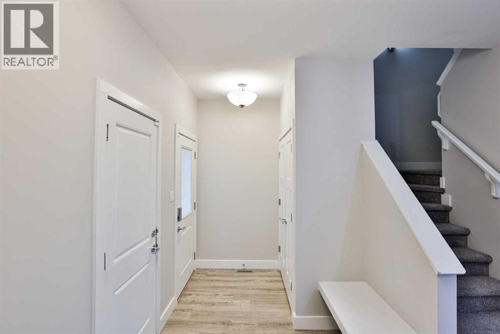 470 Bluebell Lane W — photo 3